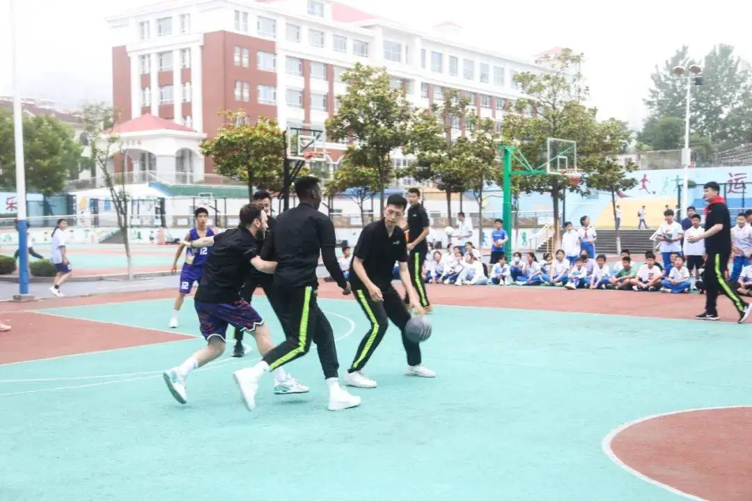 女篮运动员如何强化篮球技能_1